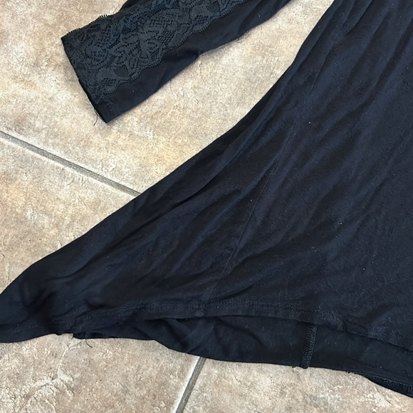 Apt. 9 Black Side wing Tunic with lace overlay sleeves - Picture 4 of 7